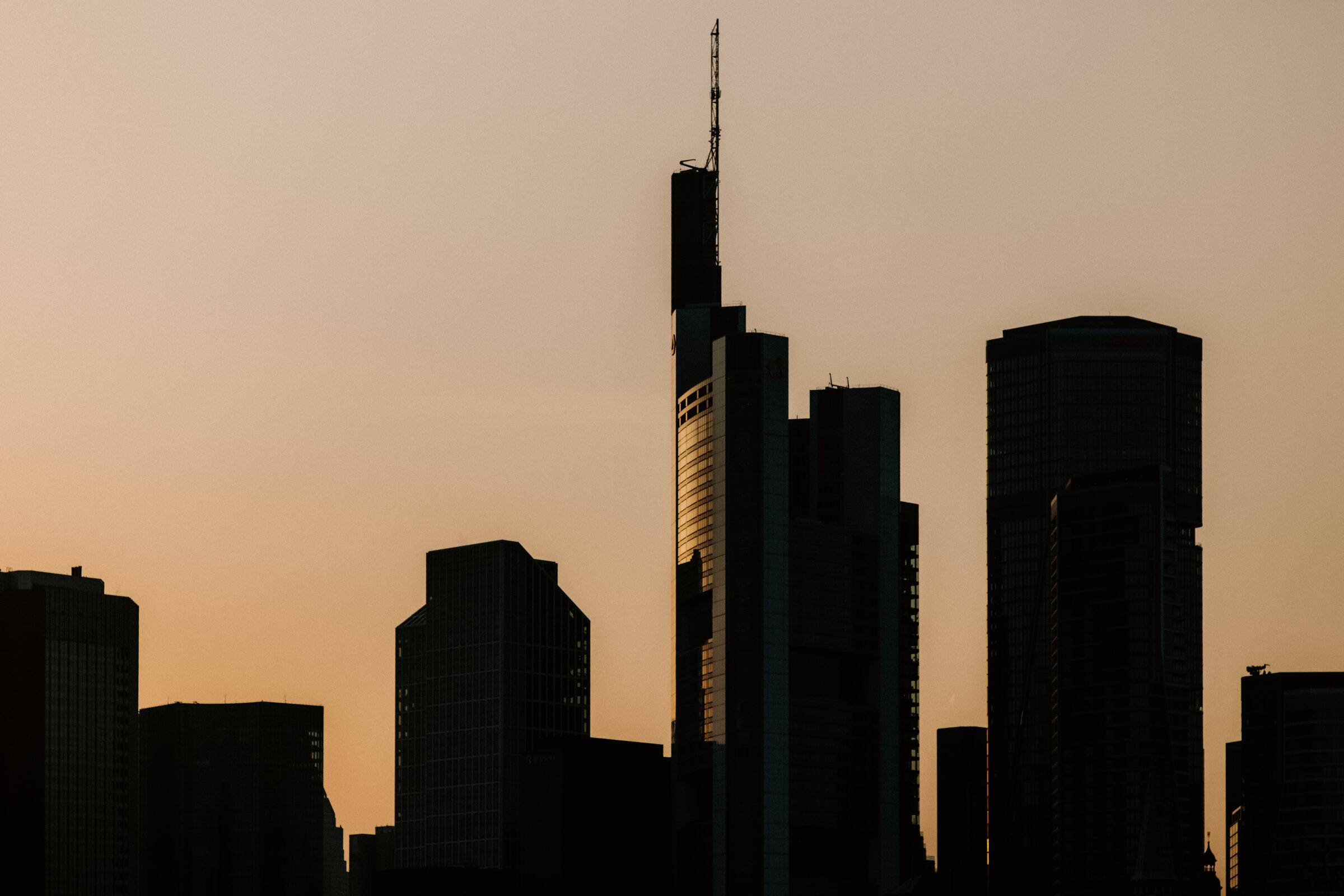 Frankfurter Skyline im Abendlicht, fotografiert von Lucas Körner